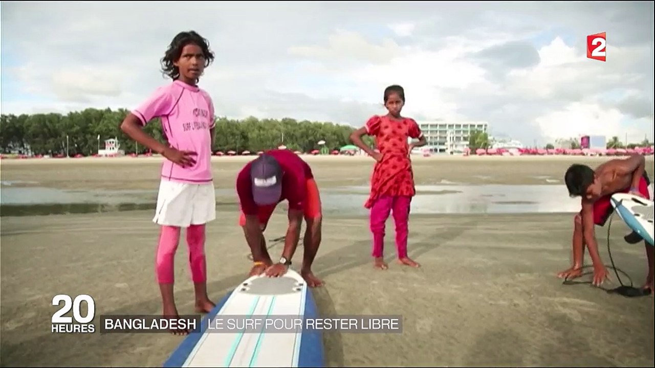 Au Bangladesh, le surf comme instrument d'émancipation des jeunes filles