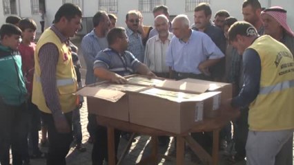 Suriyelilere Kur'an-ı Kerim Hediye Edildi