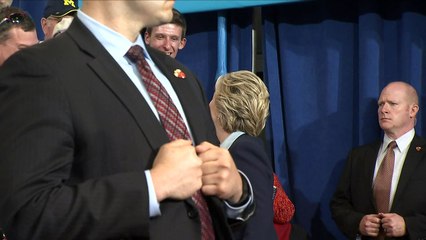 Clinton slams Trump over tax returns