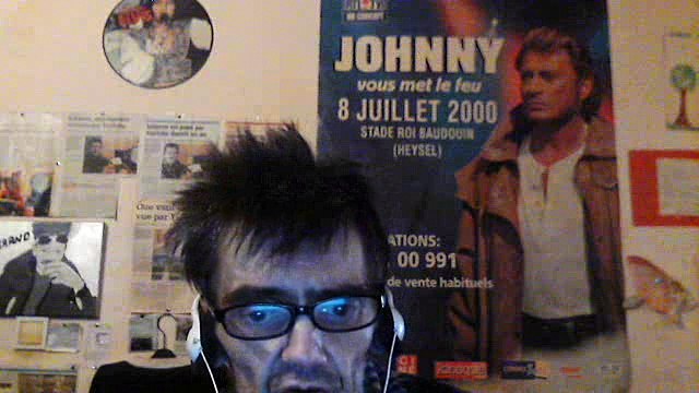 je mange et raconte un peu ma vie et je clash