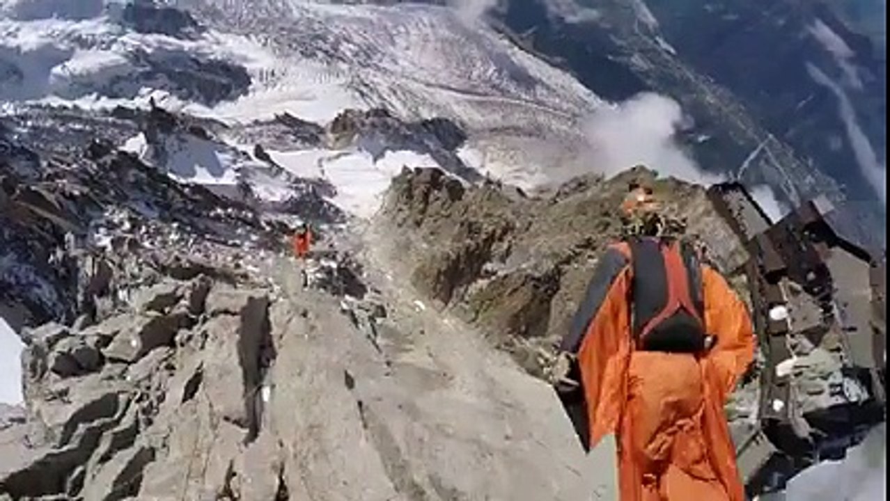 Sanki ben uçuyorum ne mükemmel bir şey .What a great thing if I'm flying.