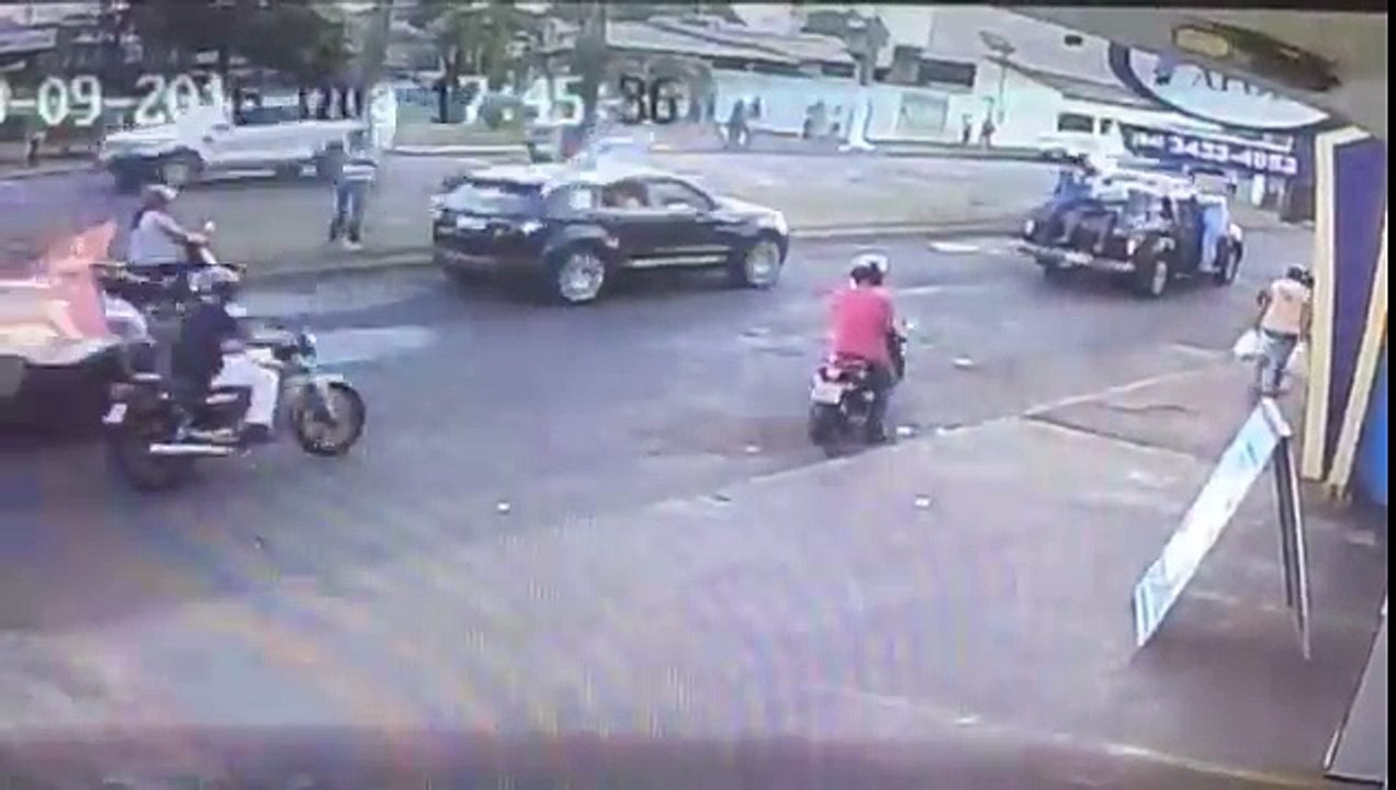 Câmera de segurança registra ataque de atirador em Itumbiara