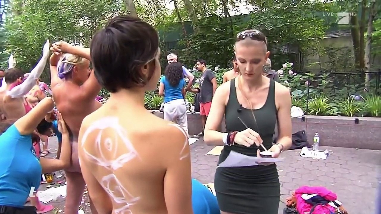 NACKT in NEW YORK: Bodypainting-Day am Big Apple | taff | ProSieben