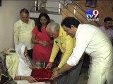 Spiritual Leader Bhaiyyu Maharaj meets PM Modi's mother Hiraba - Tv9 Gujarati