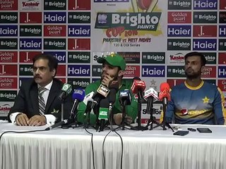 Azhar Ali Loses Cool At A Journalist Question