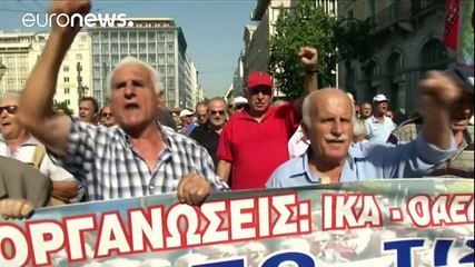 Grecia, polizia usa gas irritanti contro un corteo di pensionati