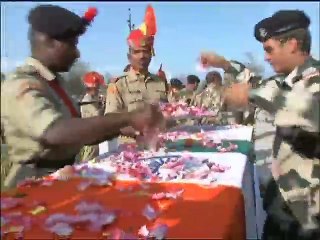 কাশ্মীর সীমান্তে পাক-ভারত গোলাগুলি অব্যাহত, বাড়ছে উত্তেজনা