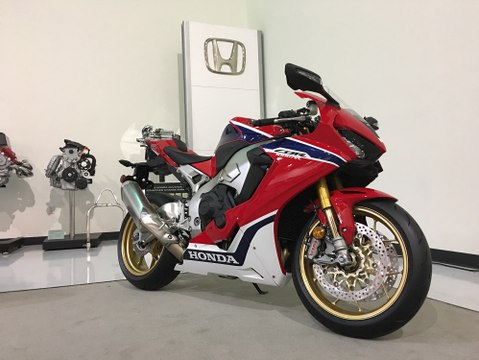 First Look: 2017 Honda CBR1000RR SP