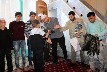 Cami Cemaatinden Suriyeli Çocuklara Hediye