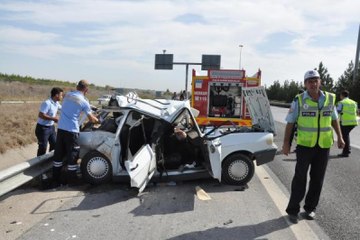 Otoyolda Geri Giden Otomobile TIR Çarptı: 2 Ölü, 3 Yaralı