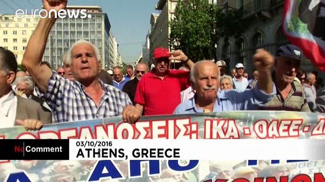 Greece: Tear gas fired at cuts protest in Athens