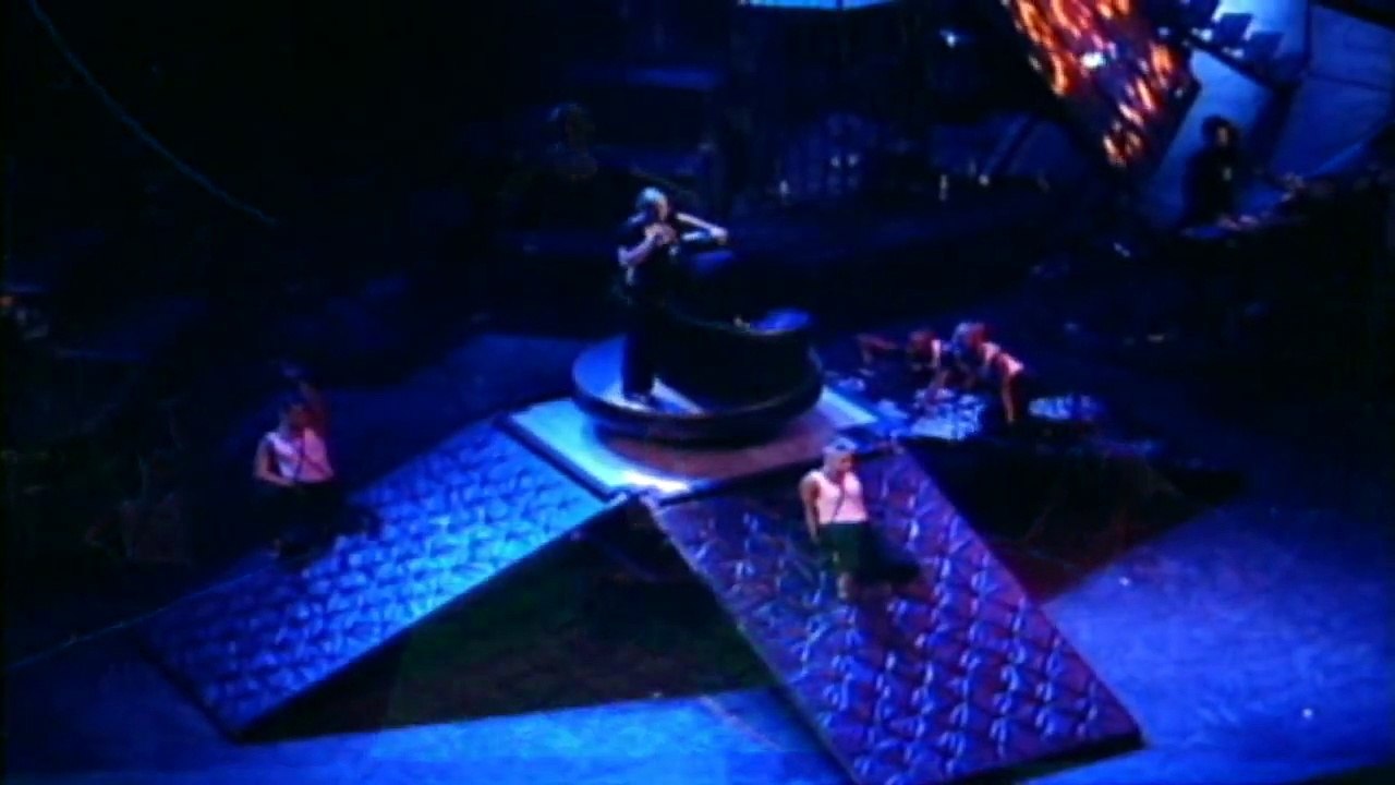 18 MADONNA Lo Que Siente La Mujer (Drowned World Tour) 2001
