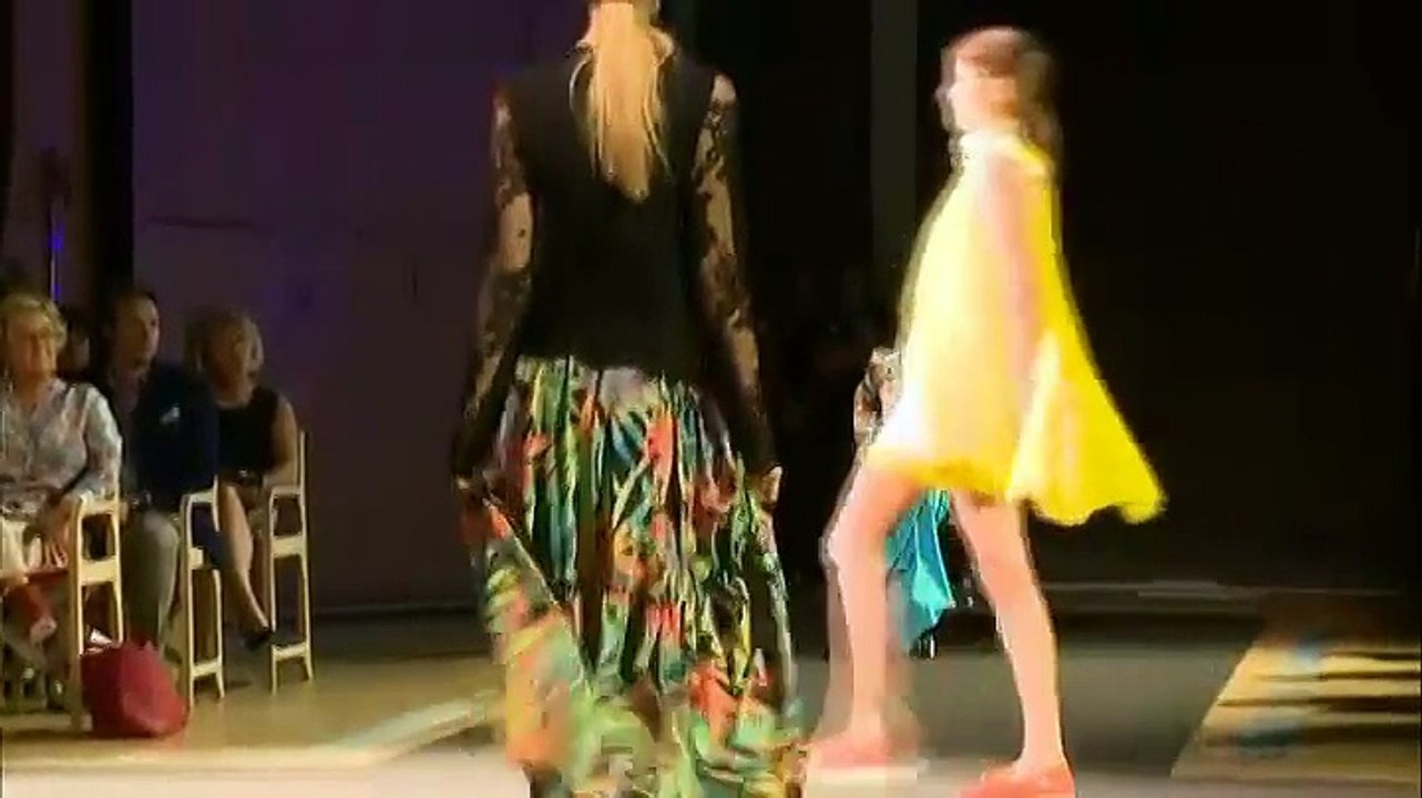 Italie : des mannequins défilent en chaises roulantes à la Fashion Week de Milan