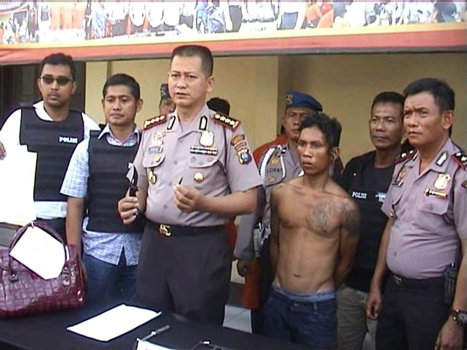 MEDAN - PELAKU PENCURIAN SHOWROOM SEPEDA MOTOR