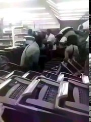 Venezuela en caos! saqueo a en santo tome (olivos)