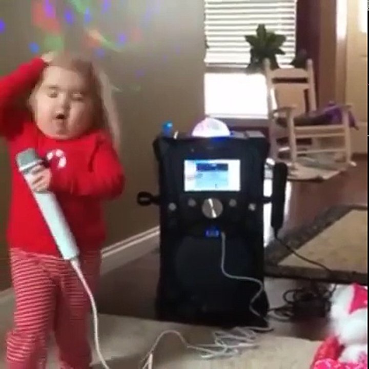 Karaokenin yeni yıldızına beğeni varmı. Have a taste of the new star karaoke.