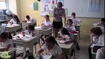 Sizce bu öğretmen neye kızmış .Şaşıracaksın . What do you think you will .Şaşır these teachers angry.