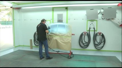 Arte de remodelación de autos exhibe televisivo diseñador de EEUU