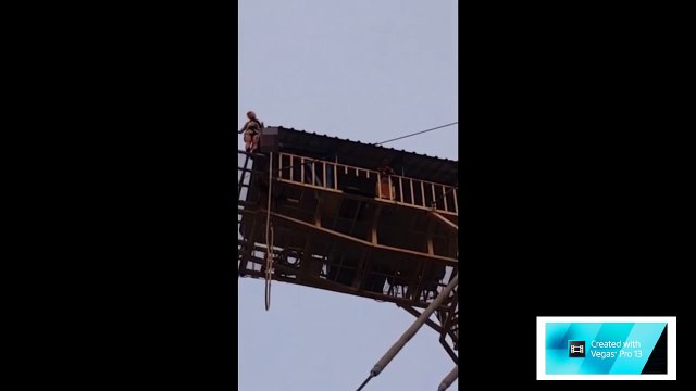 Saut à l'élastique pas attaché