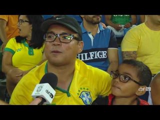 Seleção Brasileira treina com o apoio da torcida em Natal