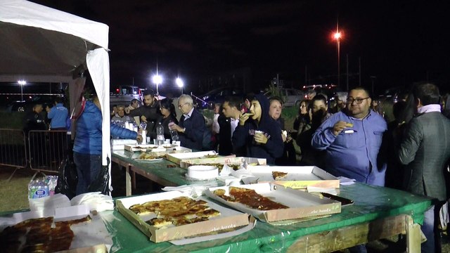 Gricignano (CE) - No alla puzza, anche il vescovo Spinillo vicino ai cittadini (04.10.16)