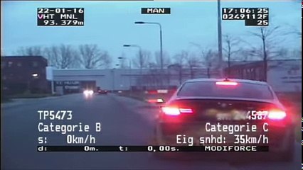 Wegmisbruikers (2016) - De chihuahua is het niet eens met de boete