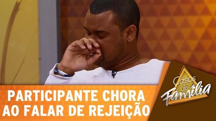 Convidado se emociona ao falar sobre rejeição