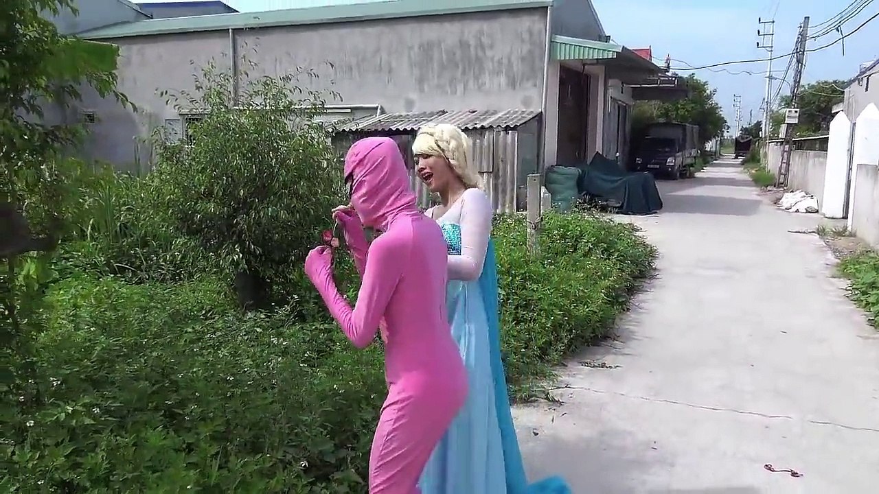 Frozen Elsa vs Spiderman