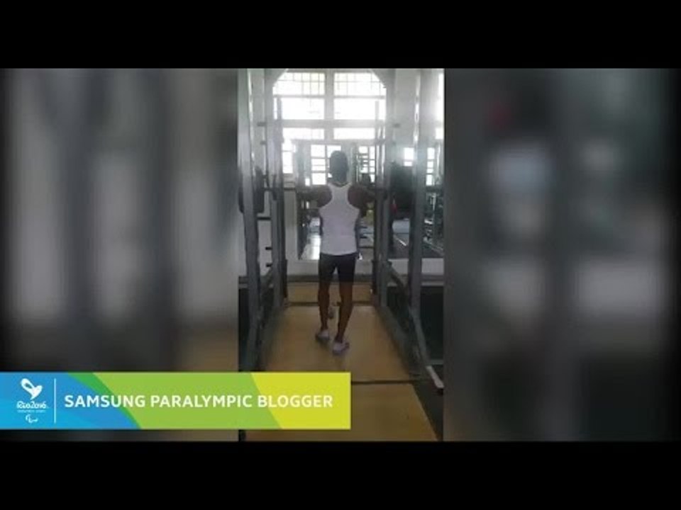 Haciendo pesas | Leinier Savón Pineda
