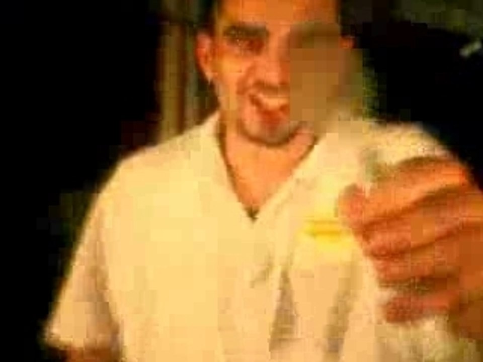 Lil maaz ! mange du kebab!