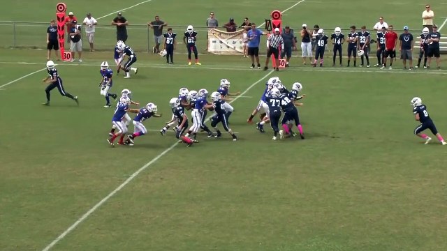 Incroyable réception en jonglant d'un ballon de football américain