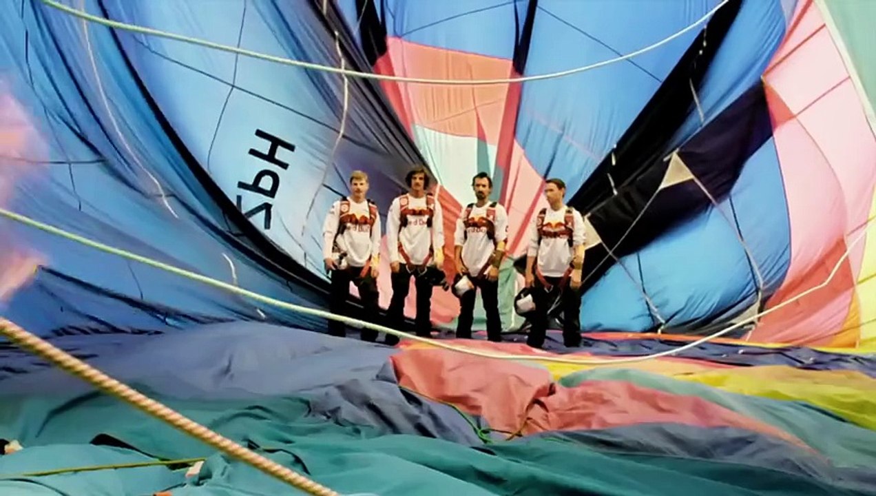 Ils font de la balançoire géante entre deux montgolfières à 1800 mètres d’altitude