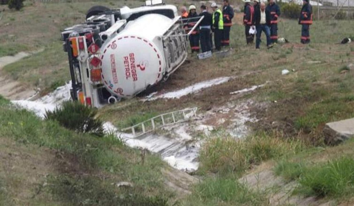 Tuzla'da devrilen tankerden ilk görüntüler