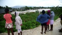 L'ouragan Matthew balaye Haïti, rivière en crue à Port-au-Prince