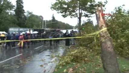 Maslak'ta Beton Mikseri Araçlara Çarparak Devrildi: 1 Ölü, 5 Yaralı