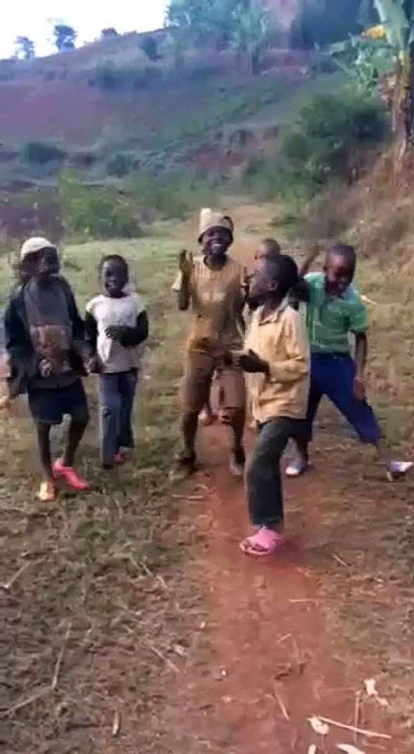 ⁣african chaild singing pakistani song