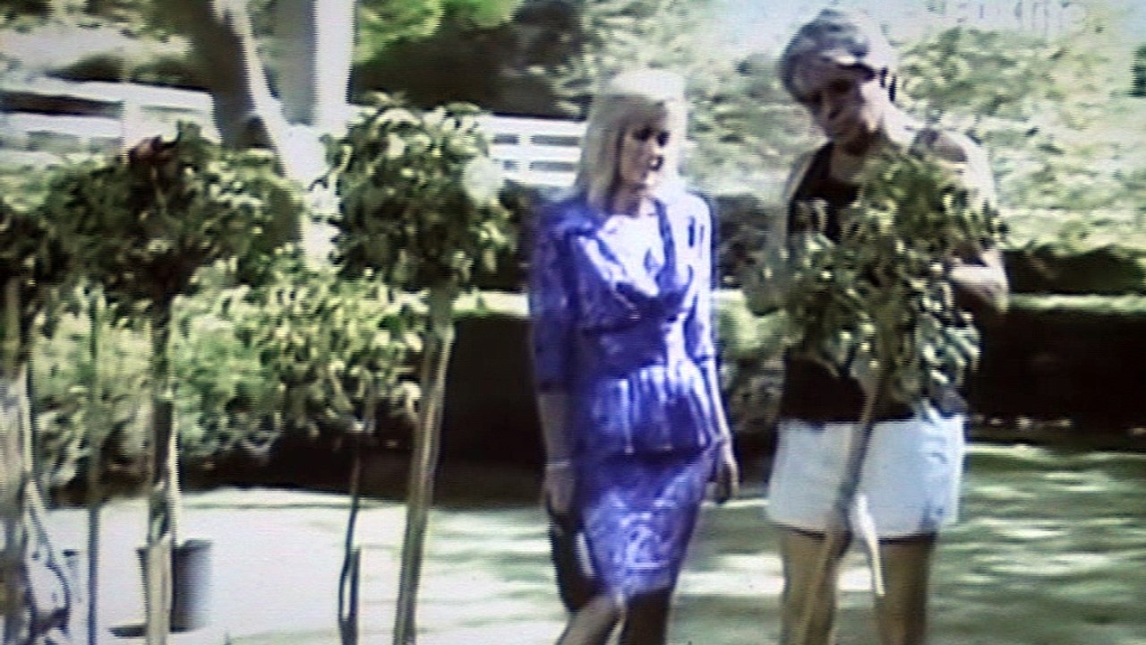 "Cote Ouest" (video en français ) - "Paige" Jalouse de "Abby"