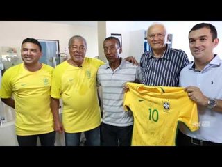 Embaixadores da CBF Social levam camisa a hospital de Natal