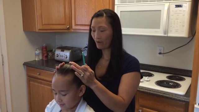 Simple et rapide Elle vous montre comment faire une tresse à 5 brins!