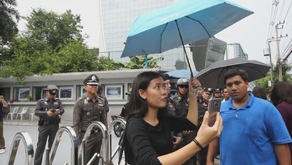 Activistas protestan por la expulsión de Wong de Tailandia