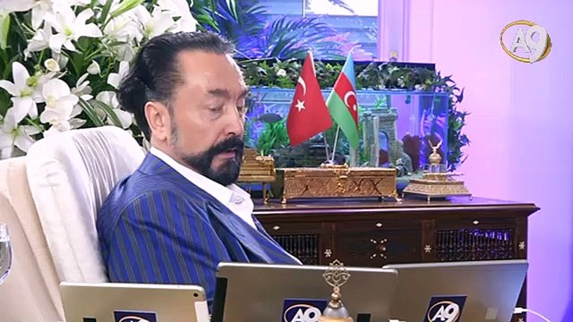 Azrail Allah'ın sevdiği kutsal bir melektir. Azrail ile ilgili konuşurken çok saygılı bir üslup kullanılması gerekir