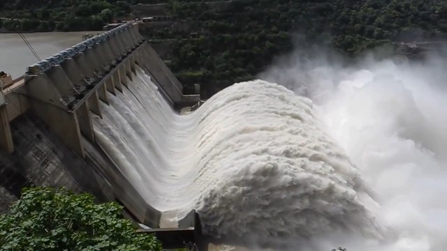 Экстренный сброс воды на Гидроэлектростанциях. На это можно смотреть вечно