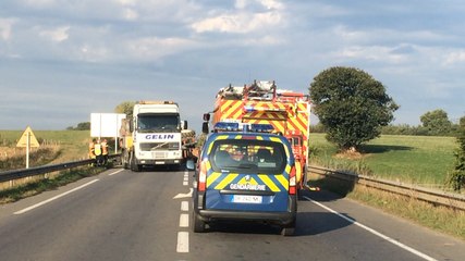 Un camion percute un tracteur