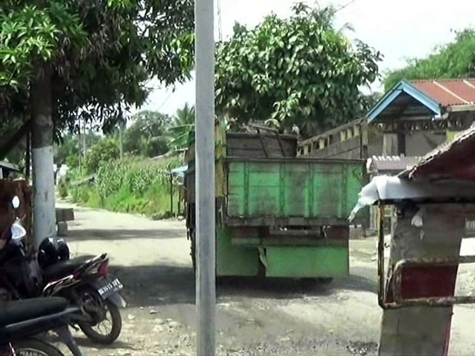 DELI SERDANG - JALAN RUSAK WARGA PROTES