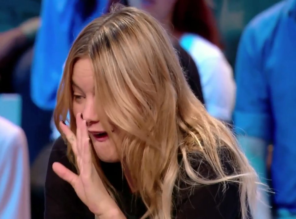 "On veut tous la b*****" : la blague de mauvais goût de l'humoriste Lamine Lezghad sur le mannequin Camille Rowe