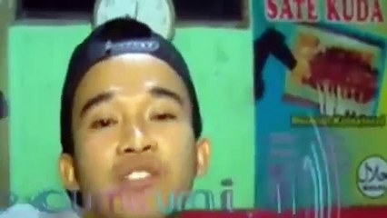 Download Video: NGERJAIN Pemain AJ Makan NASI GORENG SUPER PEDAS Expresinya Lucu - Gosip Artis Hari Ini