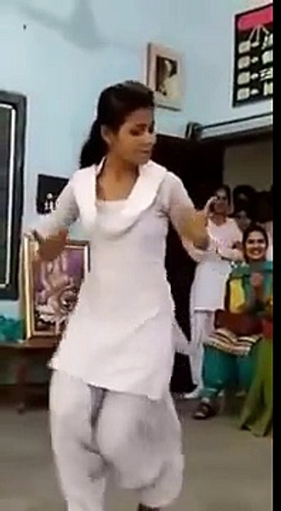 School Girls Dance - 2016 Sapna Chaudhary Song - Girl Dance In Classroom -
