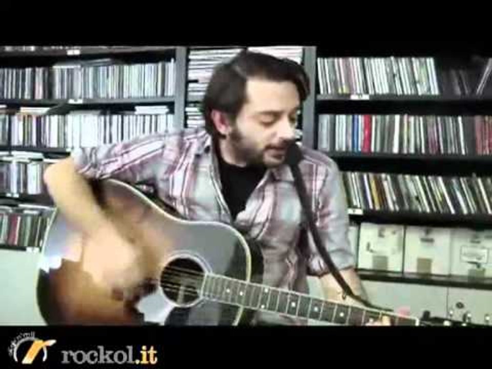 "Waterloo": Fabrizio Coppola presenta il suo nuovo disco e suona per Rockol "Respirare lavorare"