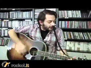 "Waterloo": Fabrizio Coppola presenta il suo nuovo disco e suona per Rockol "Respirare lavorare"