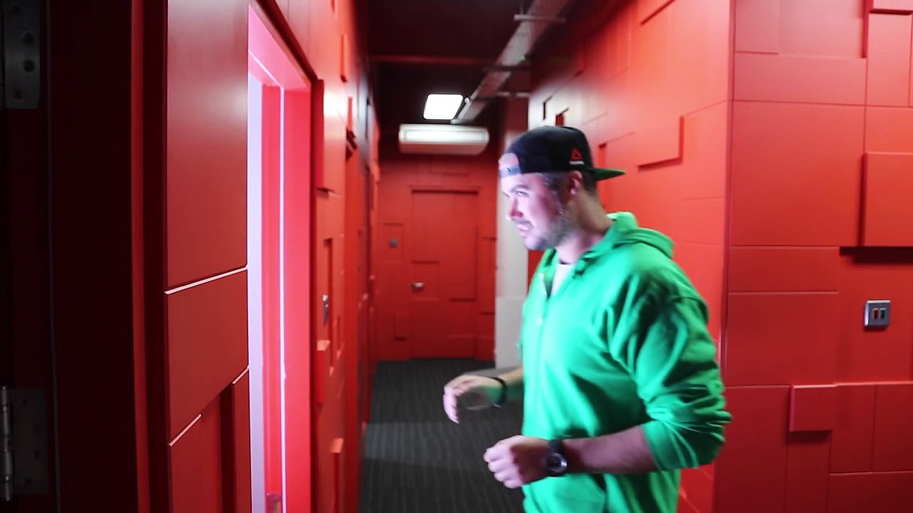 Realistic Minecraft - SURVIVING OUR FIRST NIGHT #2